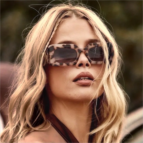 BOGO! The Paige Sunglasses Tortoiseshell rectangle Y2K style - Boutique NEW - Picture 3 of 5